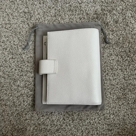 Moterm Cream Luxe 2.0 Personal Rings Planner - Picture 3 of 3